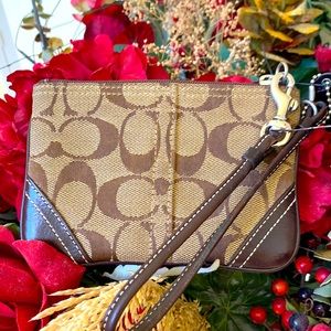 Vintage Signature Coach Wristlet